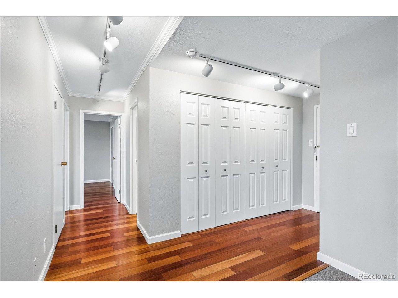 Image 3: Welcoming entry way Image 3: Welcoming entry way
