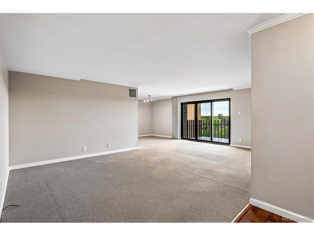 Image 4: Living and dining room Image 4: Living and dining room