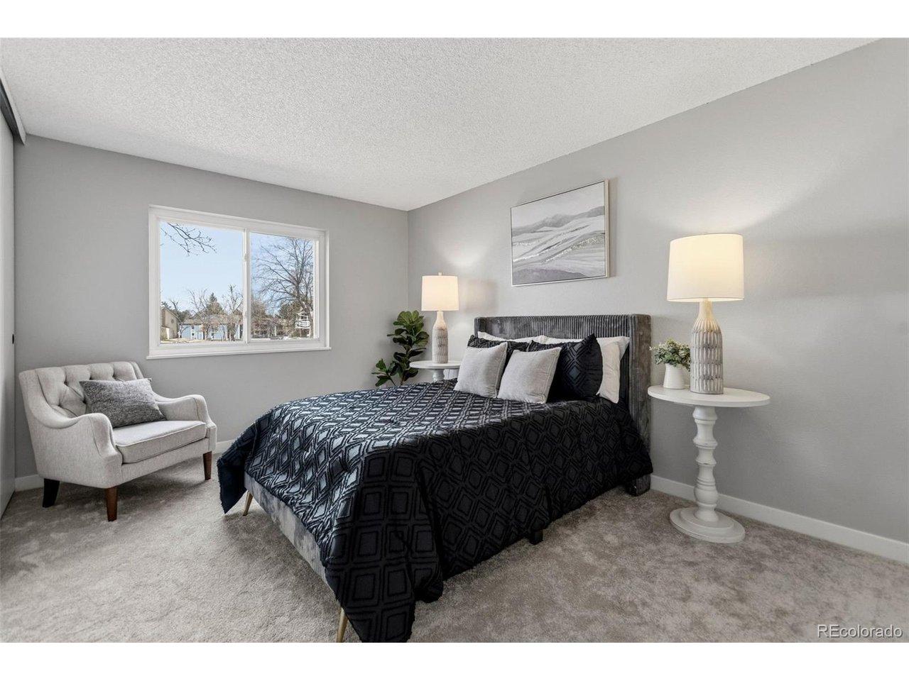 Image 4: Entire home freshly painted including the ceiling. Image 4: Entire home freshly painted including the ceiling.