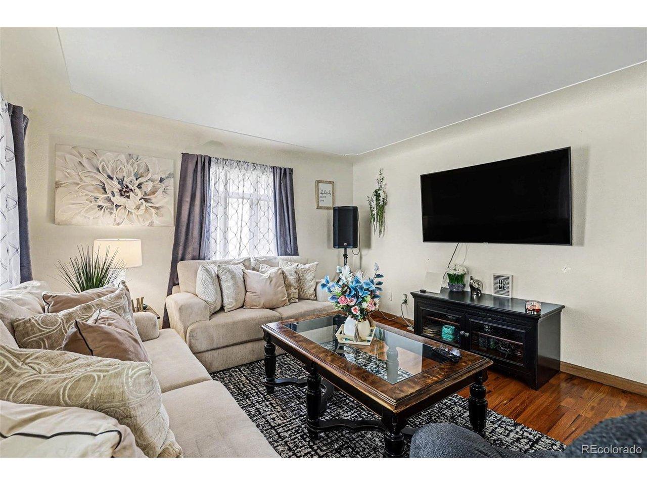 Image 3: Main Floor Family Room