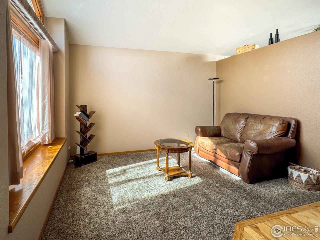 Image 4: Front living area