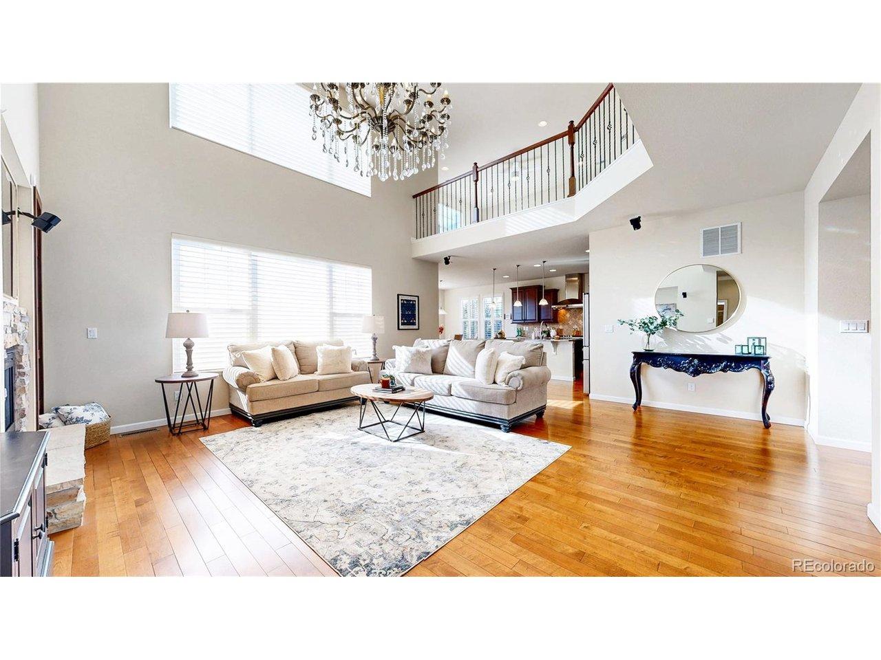 Image 3: Family room