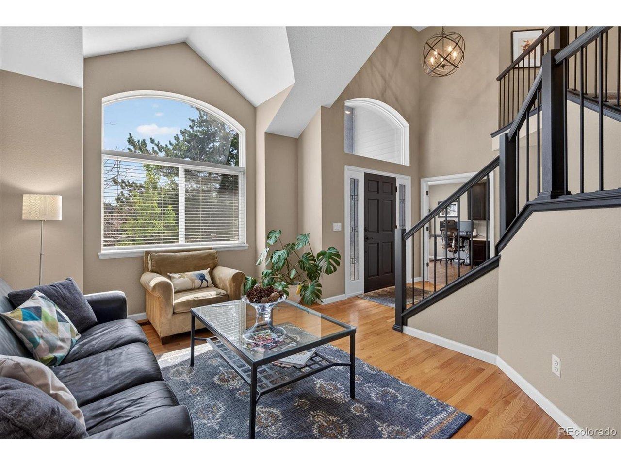 Image 3: Front living room