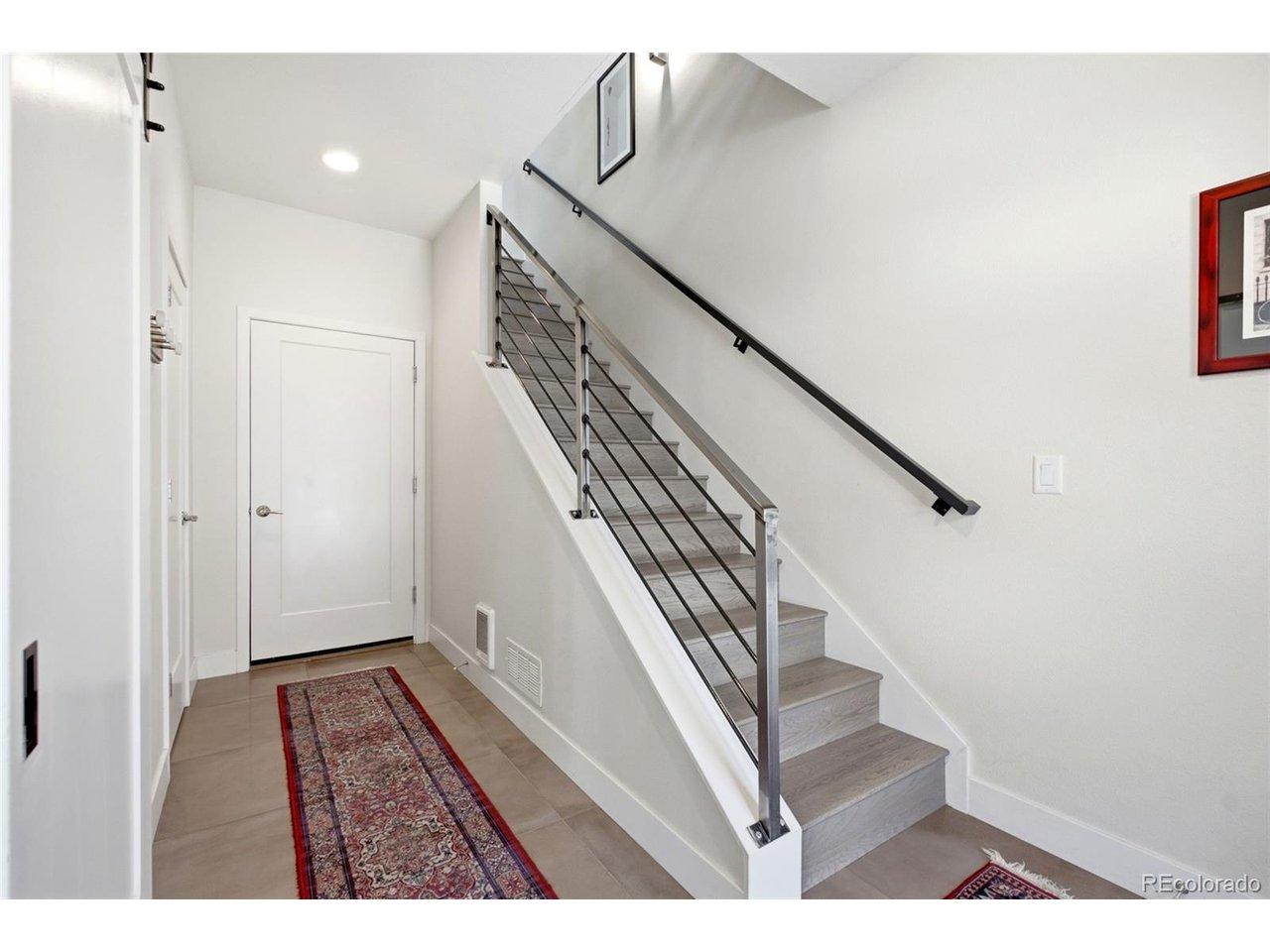 Image 4: Entry Image 4: Entry