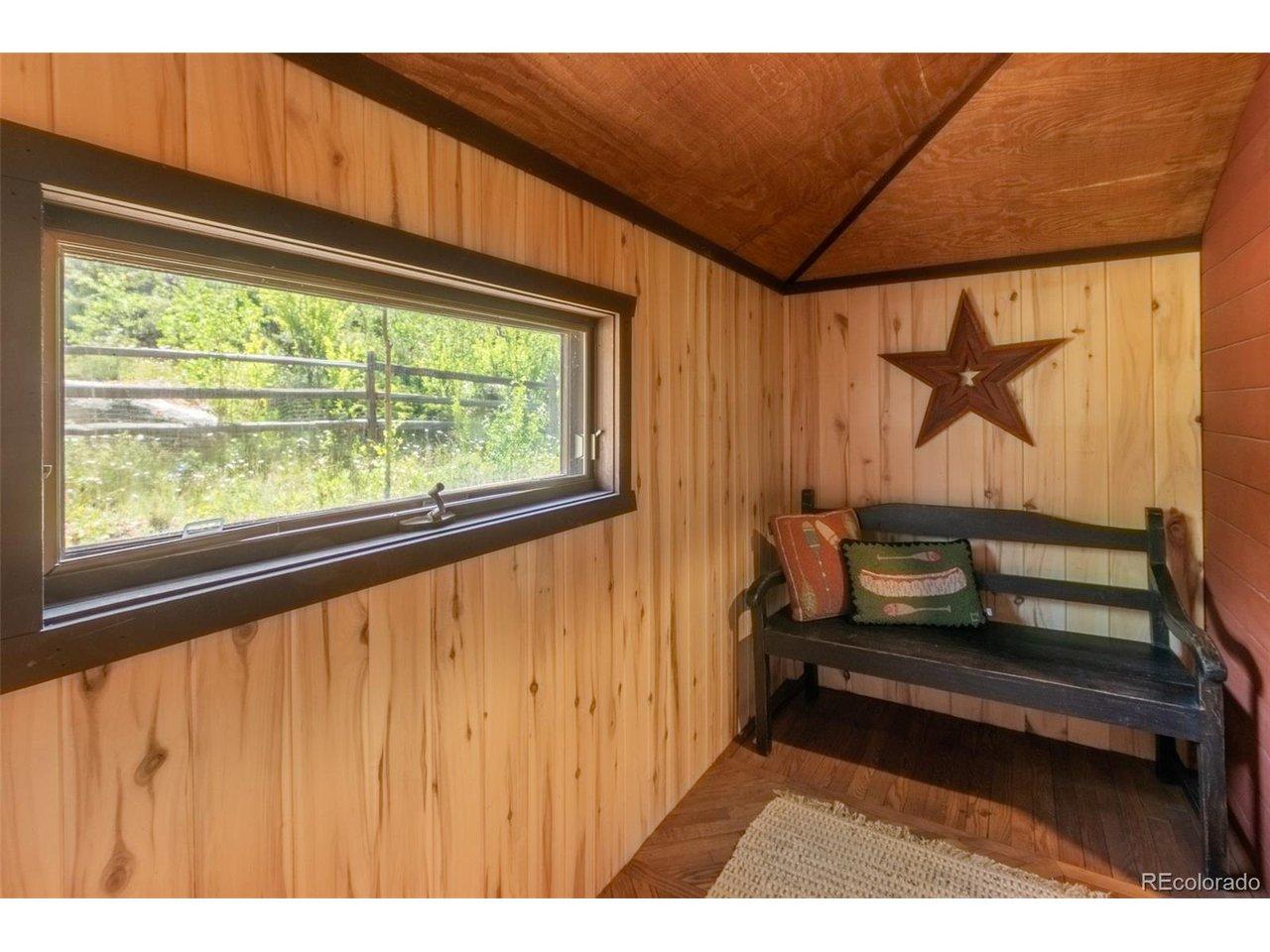 Image 3: Spacious Mudroom Entryway / Air Lock Image 3: Spacious Mudroom Entryway / Air Lock