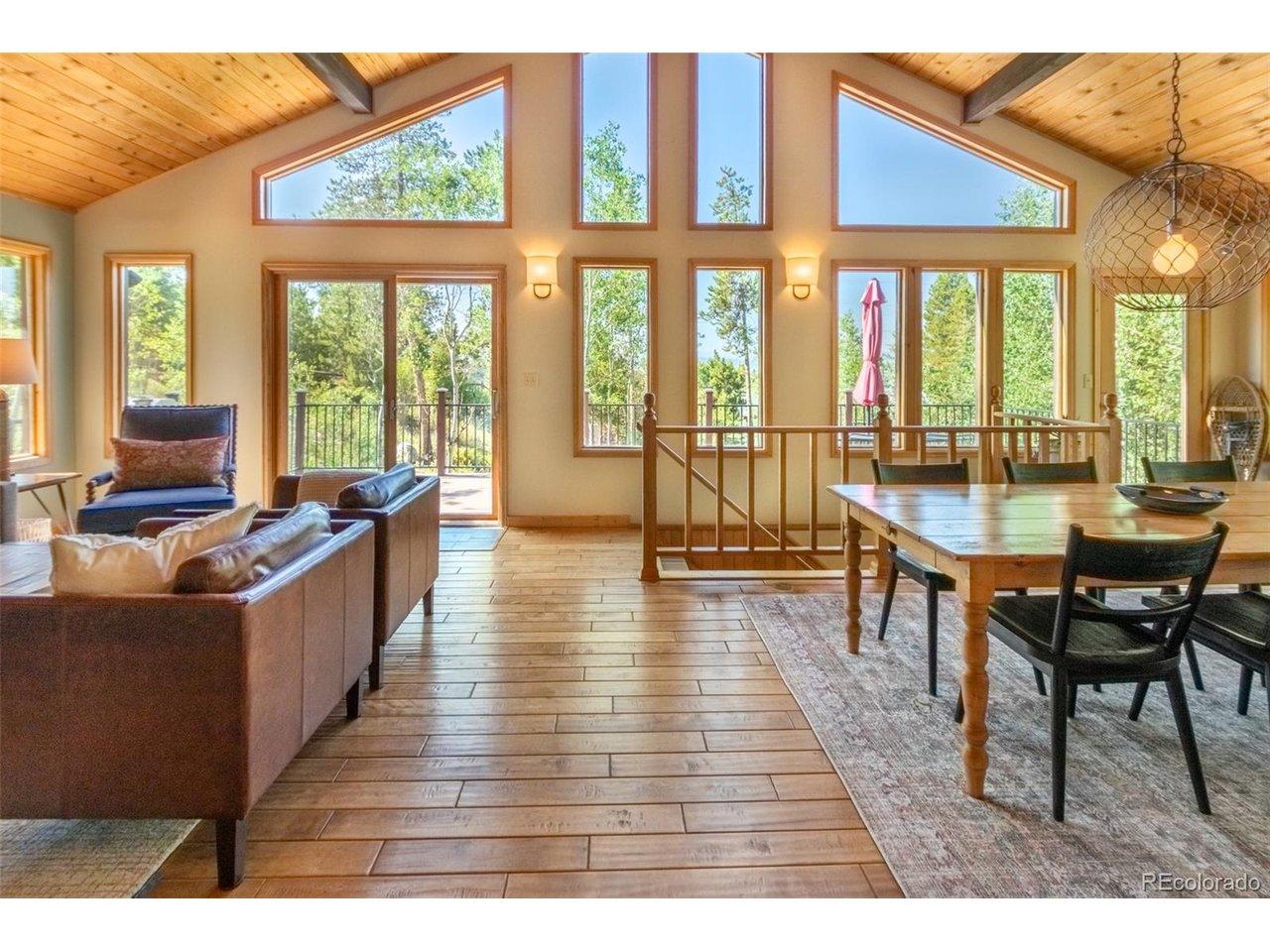 Image 4: Relax in the spacious light filled great room Image 4: Relax in the spacious light filled great room