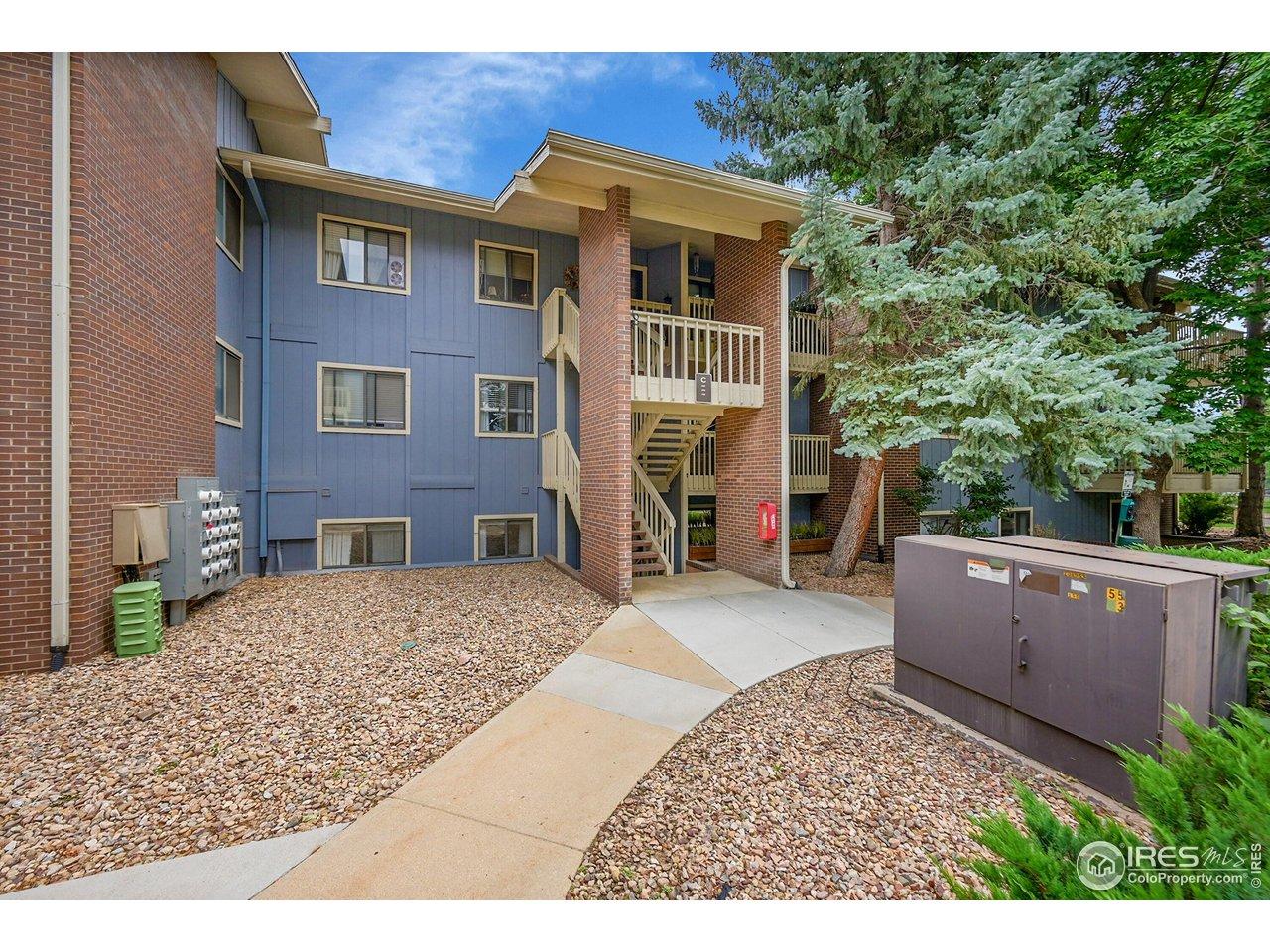 Image 2: Garden Level in desired location. Faces a lovely green space with mature trees