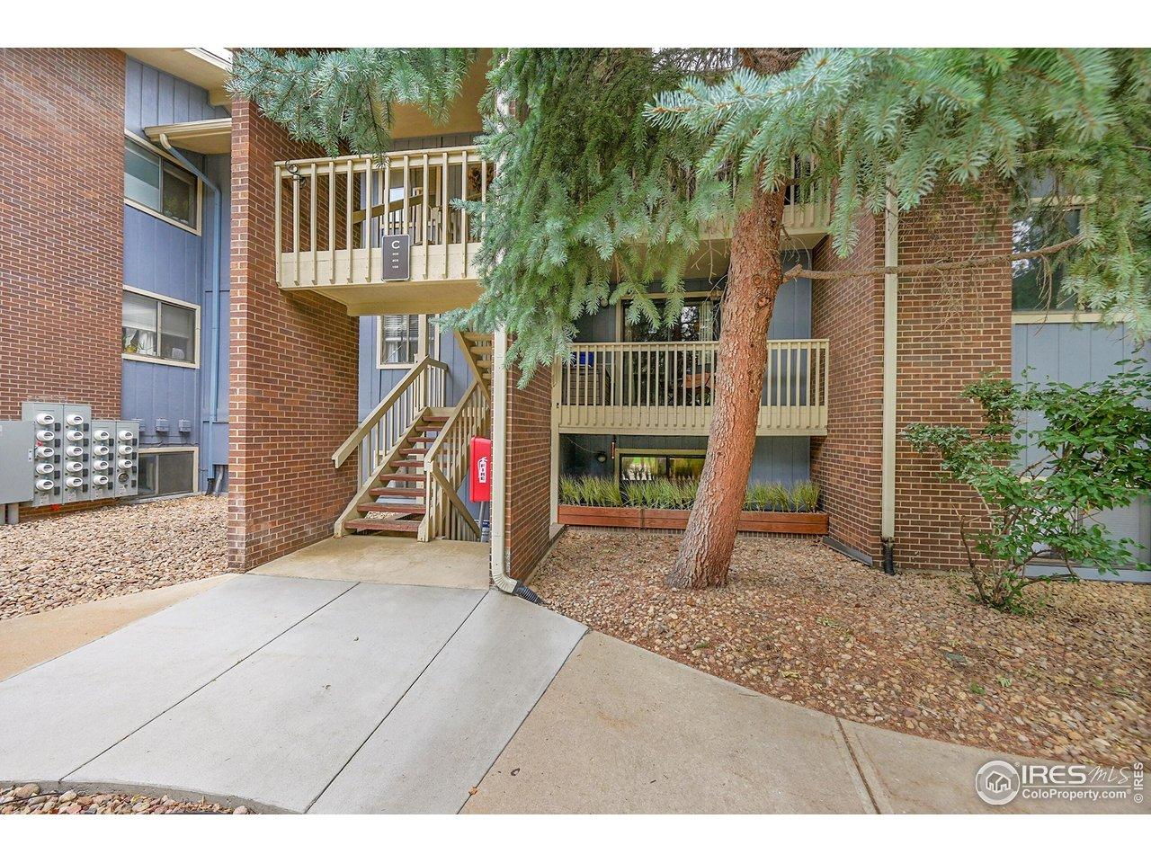Image 3: Beautifully landscaped grounds with large patio space.