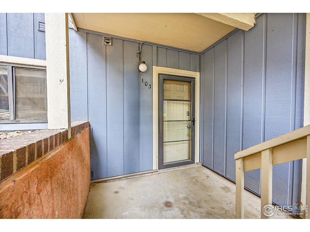Image 4: Open the door to this amazing ground level condo.