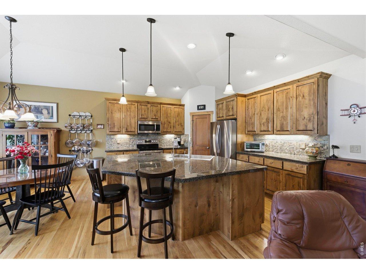 Image 4: Kitchen storage galore Image 4: Kitchen storage galore