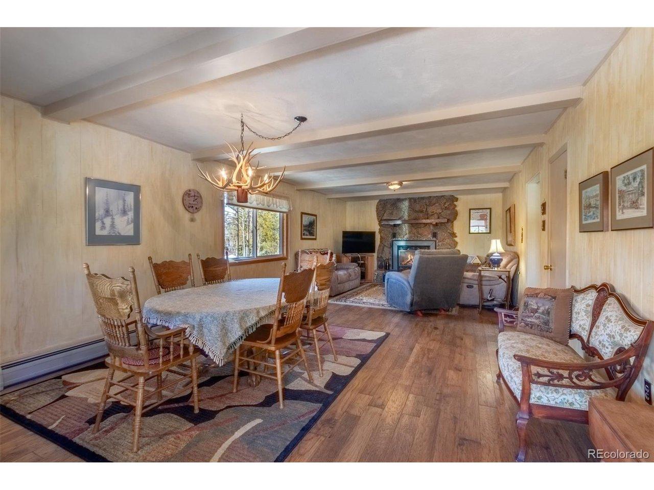 Image 4: Spacious Dining/Living Area Image 4: Spacious Dining/Living Area