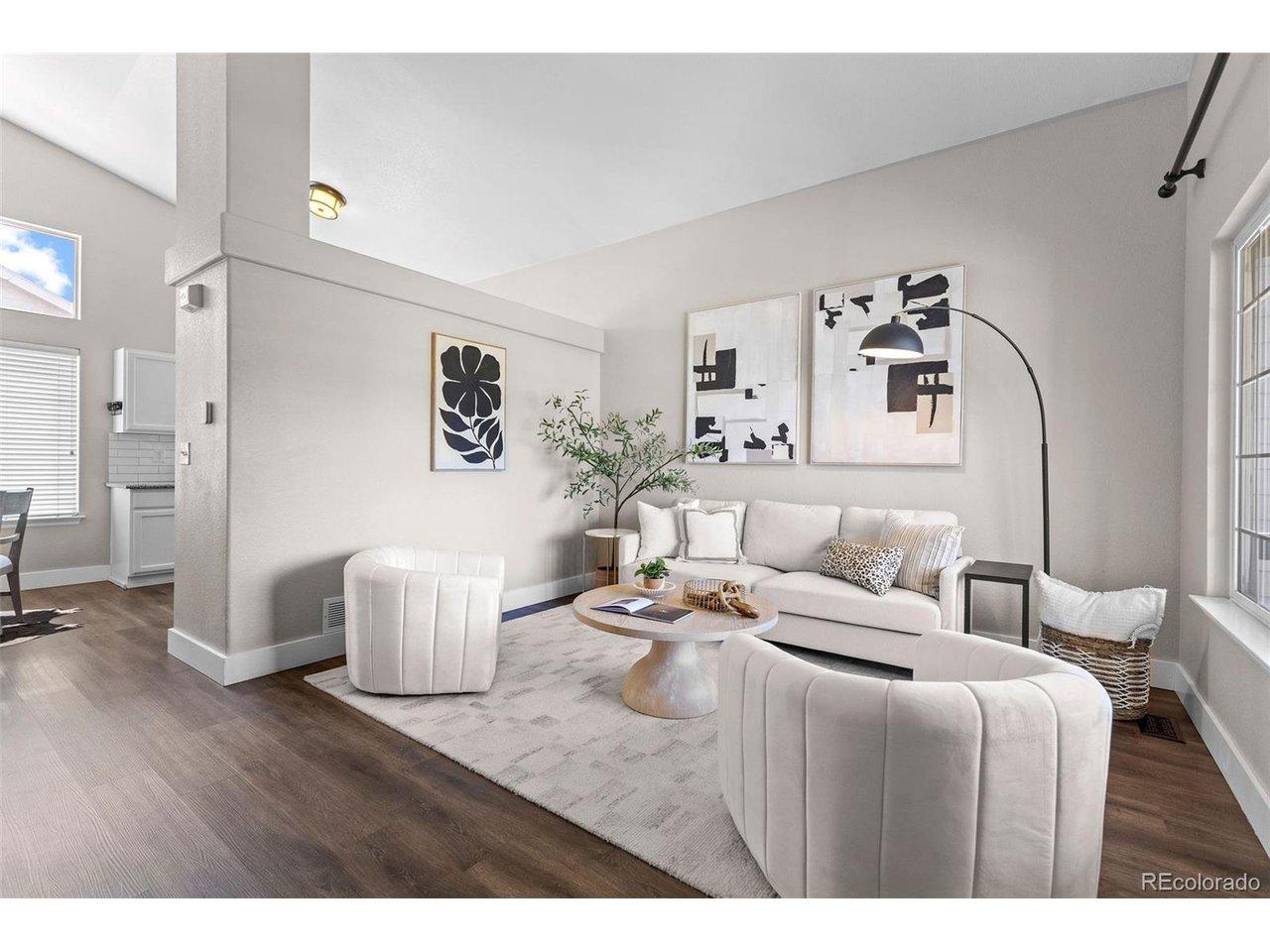 Image 3: Family room next to the kitchen and dining. Image 3: Family room next to the kitchen and dining.