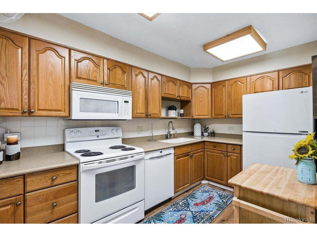 Image 1: 635 S Alton Way Unit #3B - Kitchen Image 1: 635 S Alton Way Unit #3B - Kitchen