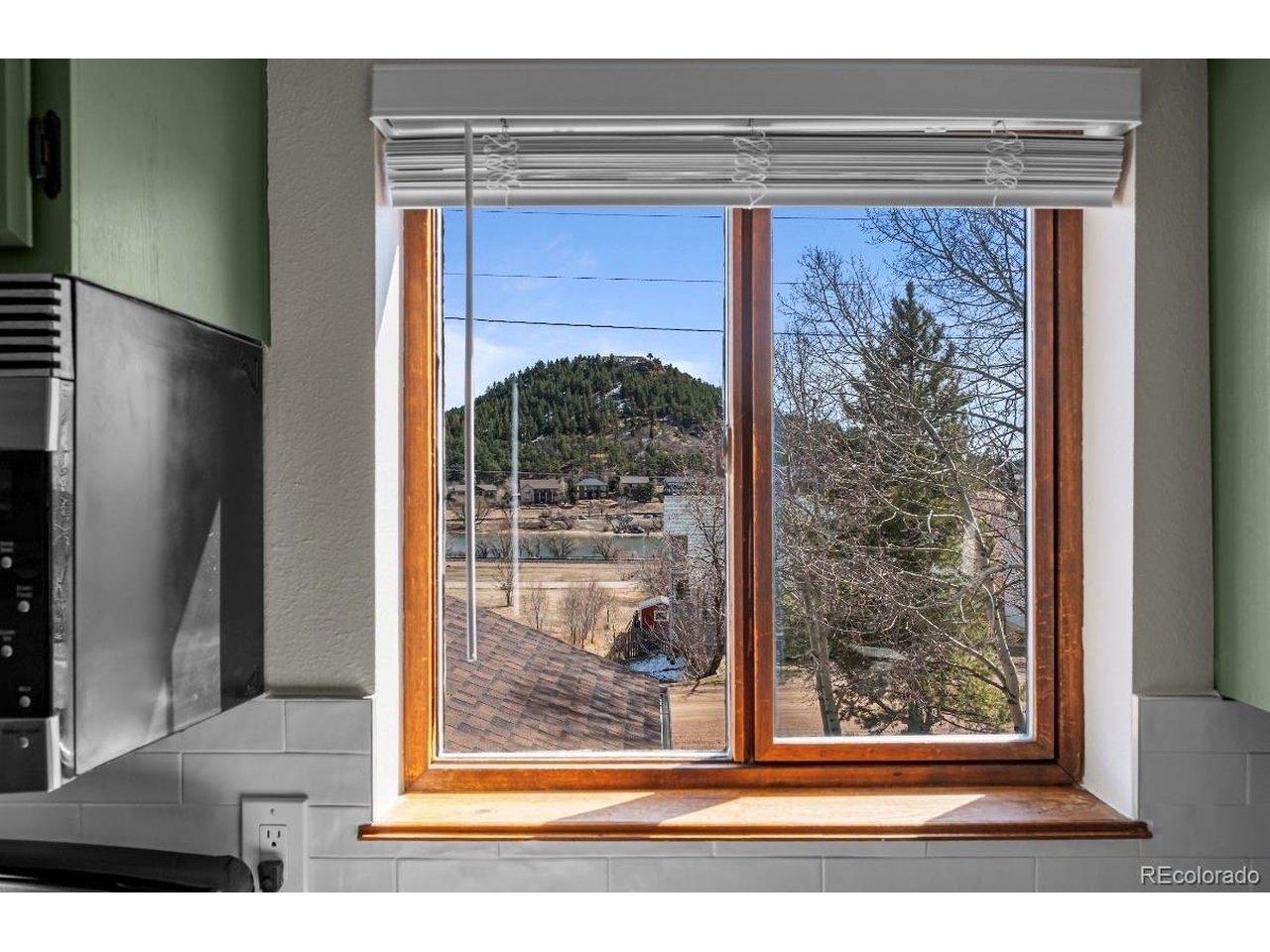 Image 4: Kitchen view. Image 4: Kitchen view.