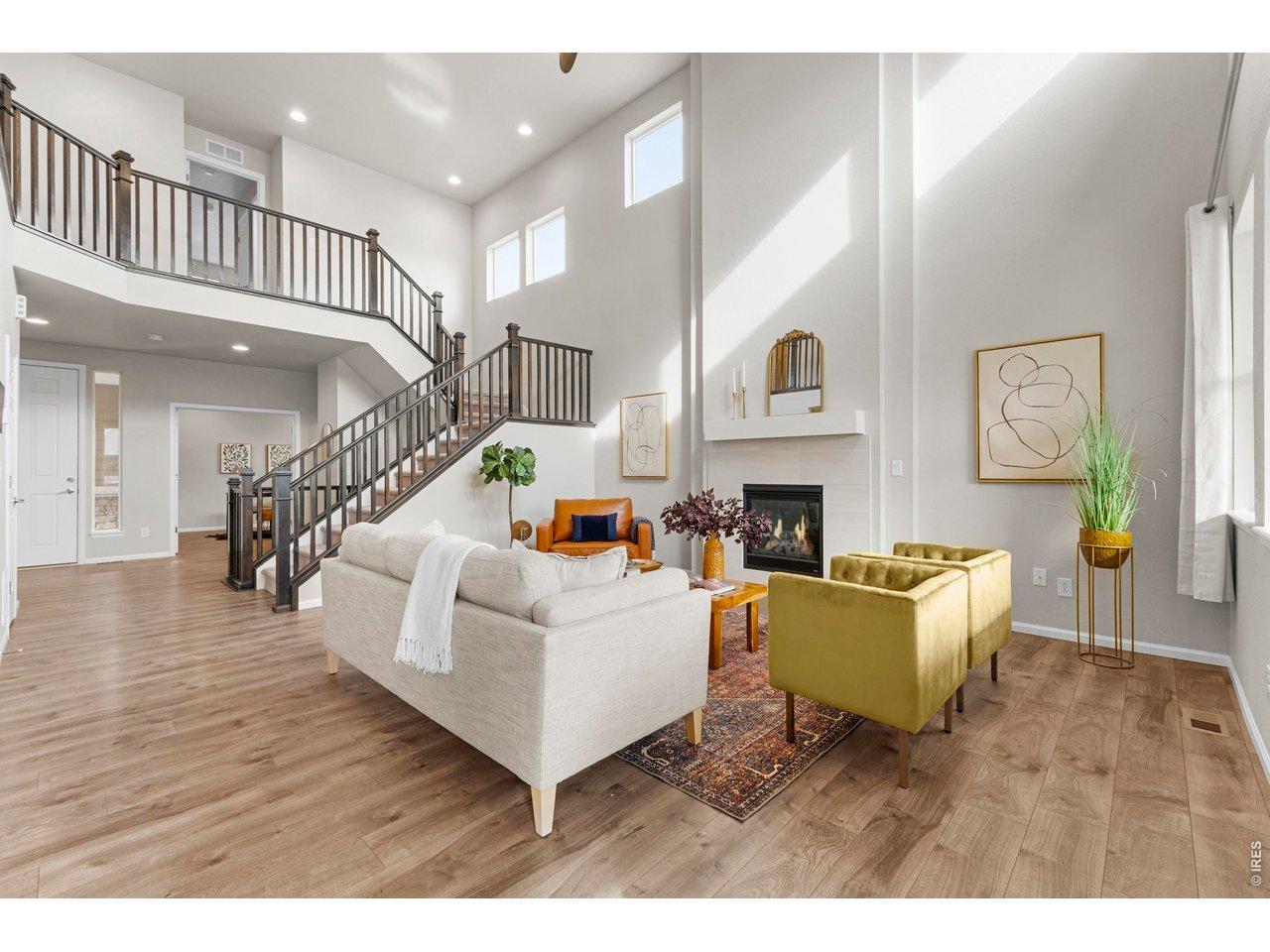 Image 4: Living Room