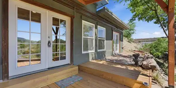 Image 3: Front