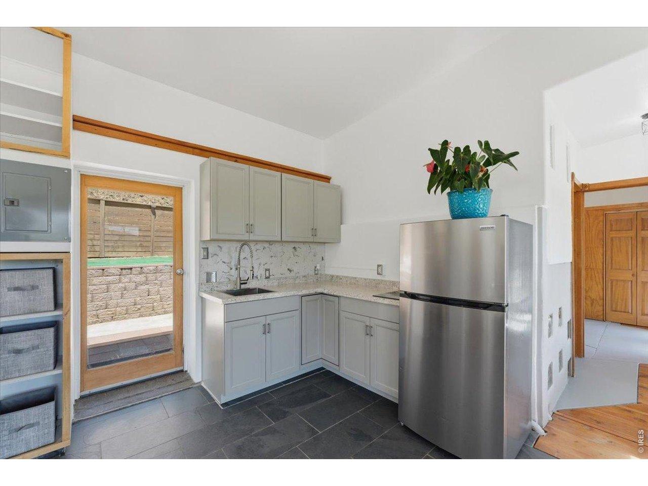 Image 4: Kitchen