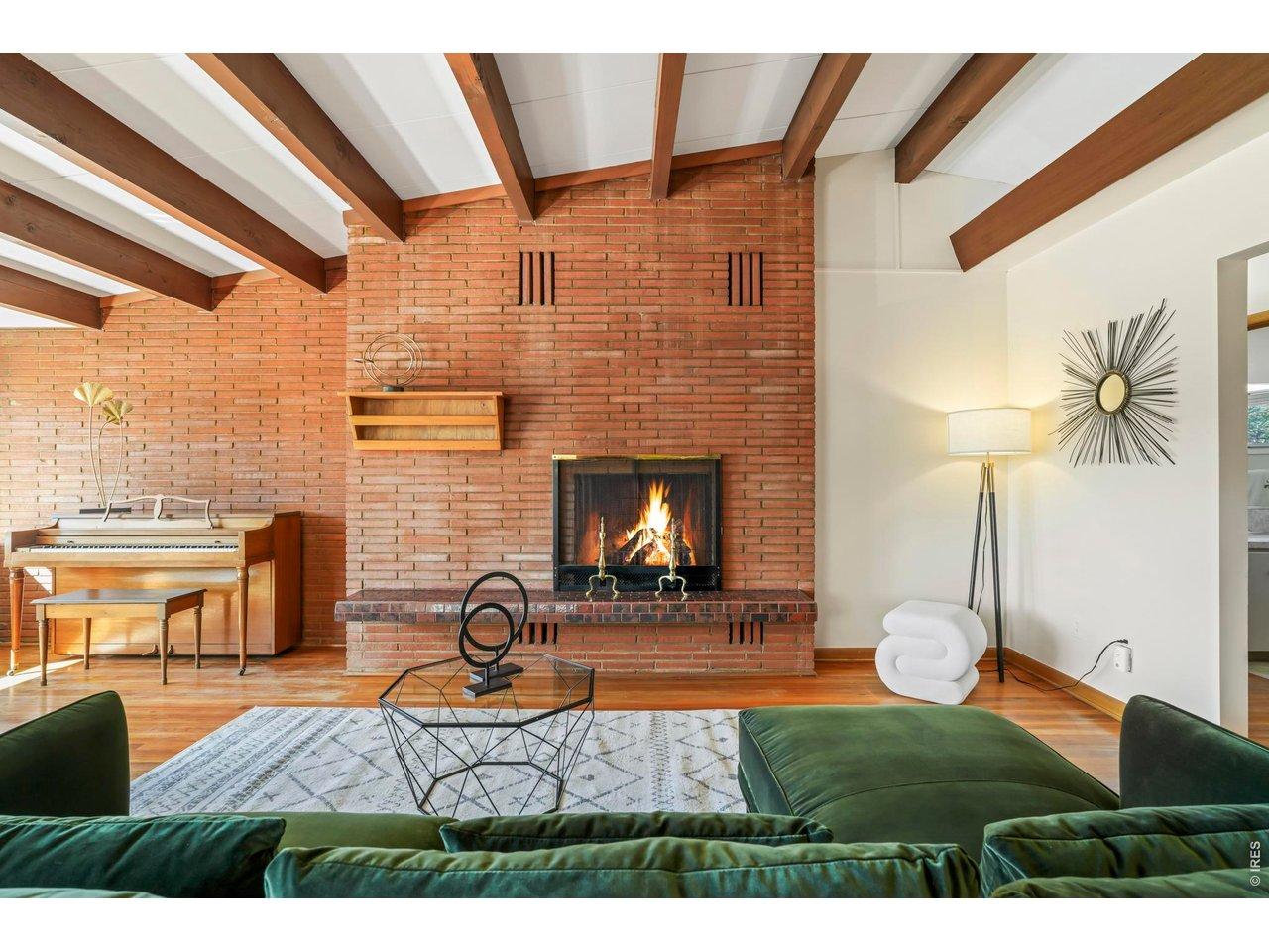 Image 2: Living Room