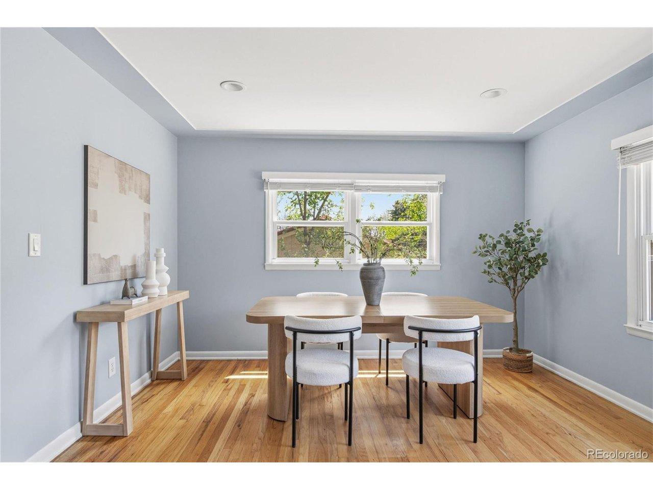 Image 4: Dining area