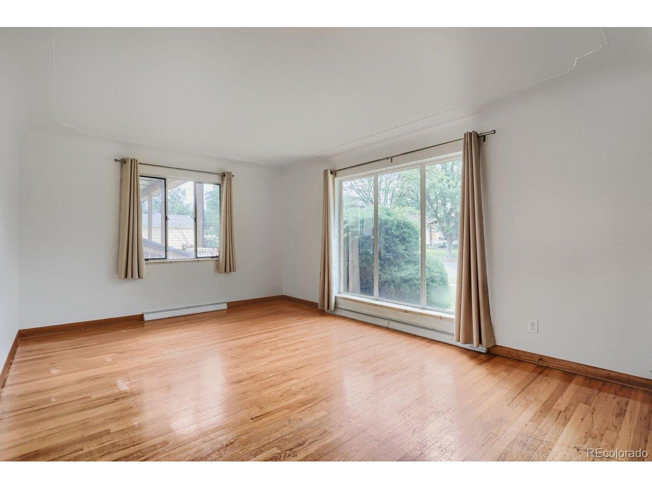 Image 3: Living Room