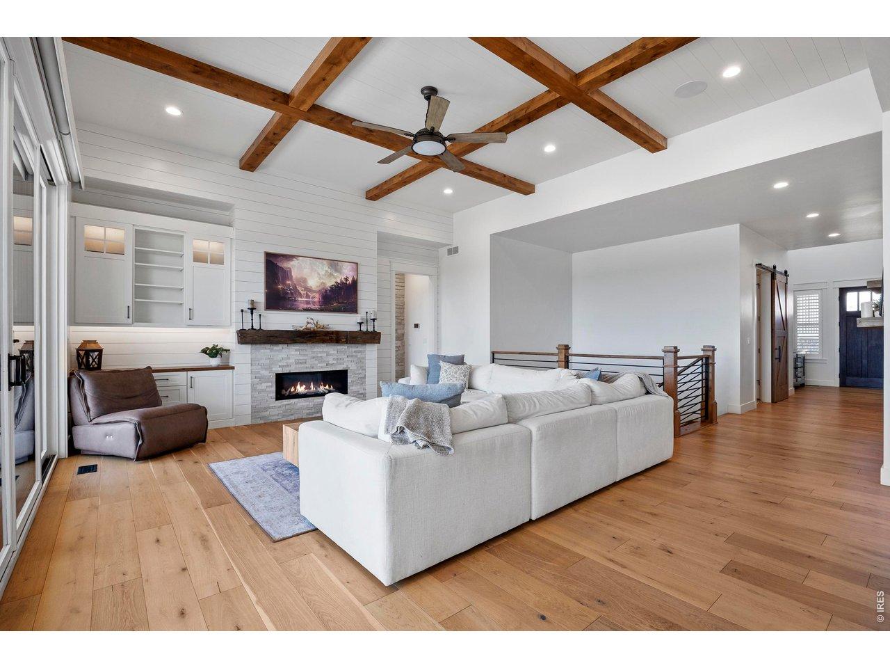 Image 3: Open and light living room Image 3: Open and light living room