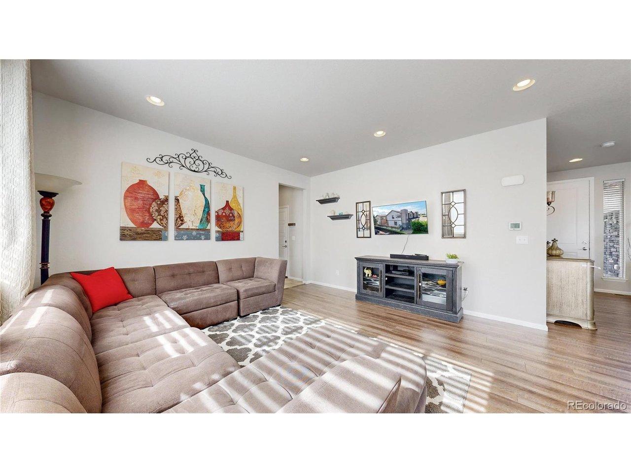 Image 4: Family room Image 4: Family room