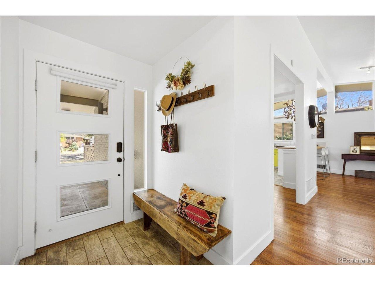 Image 3: Entryway