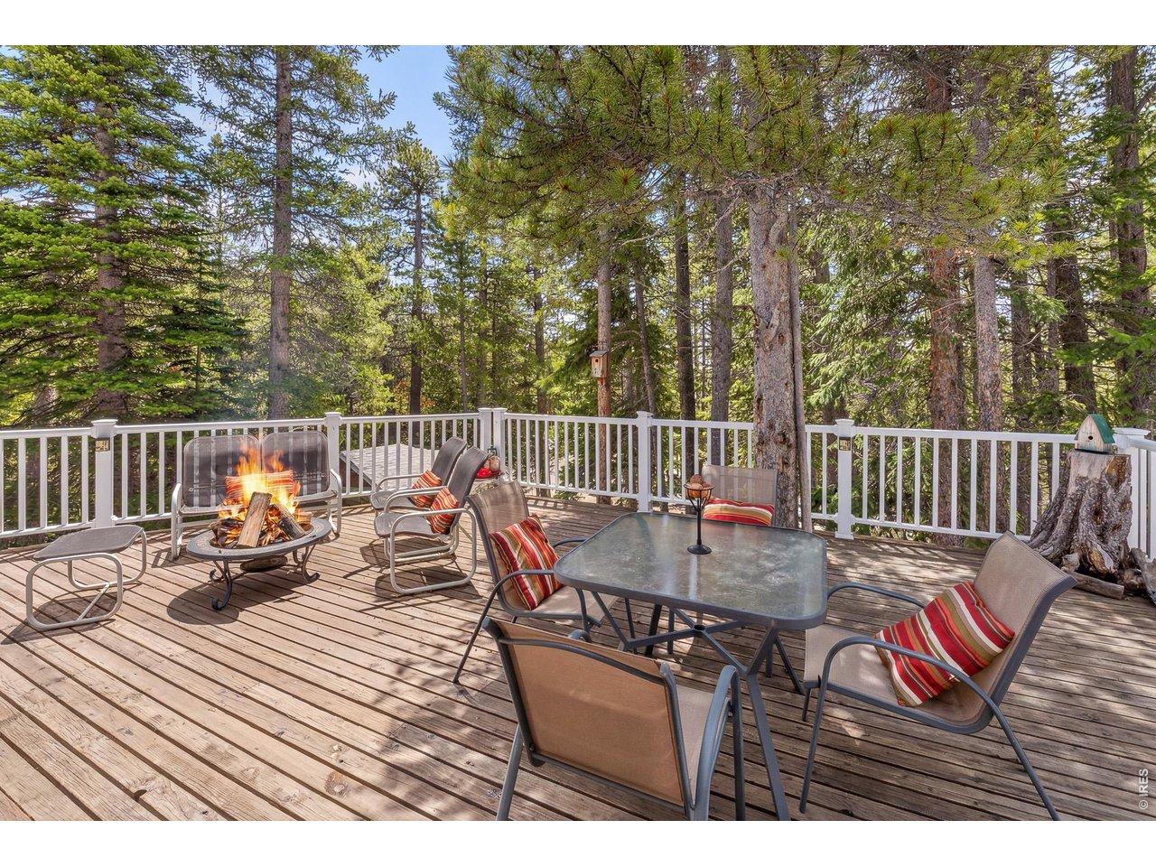 Image 4: Large Deck Image 4: Large Deck