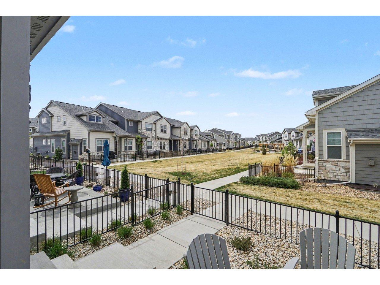 Image 4: Front yard with courtyard access Image 4: Front yard with courtyard access