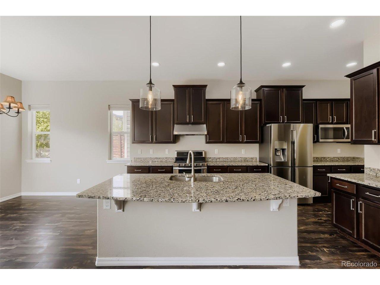 Image 4: designer chef's kitchen