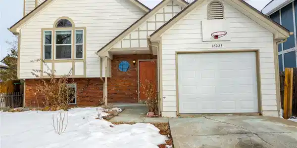 18223 E Layton
