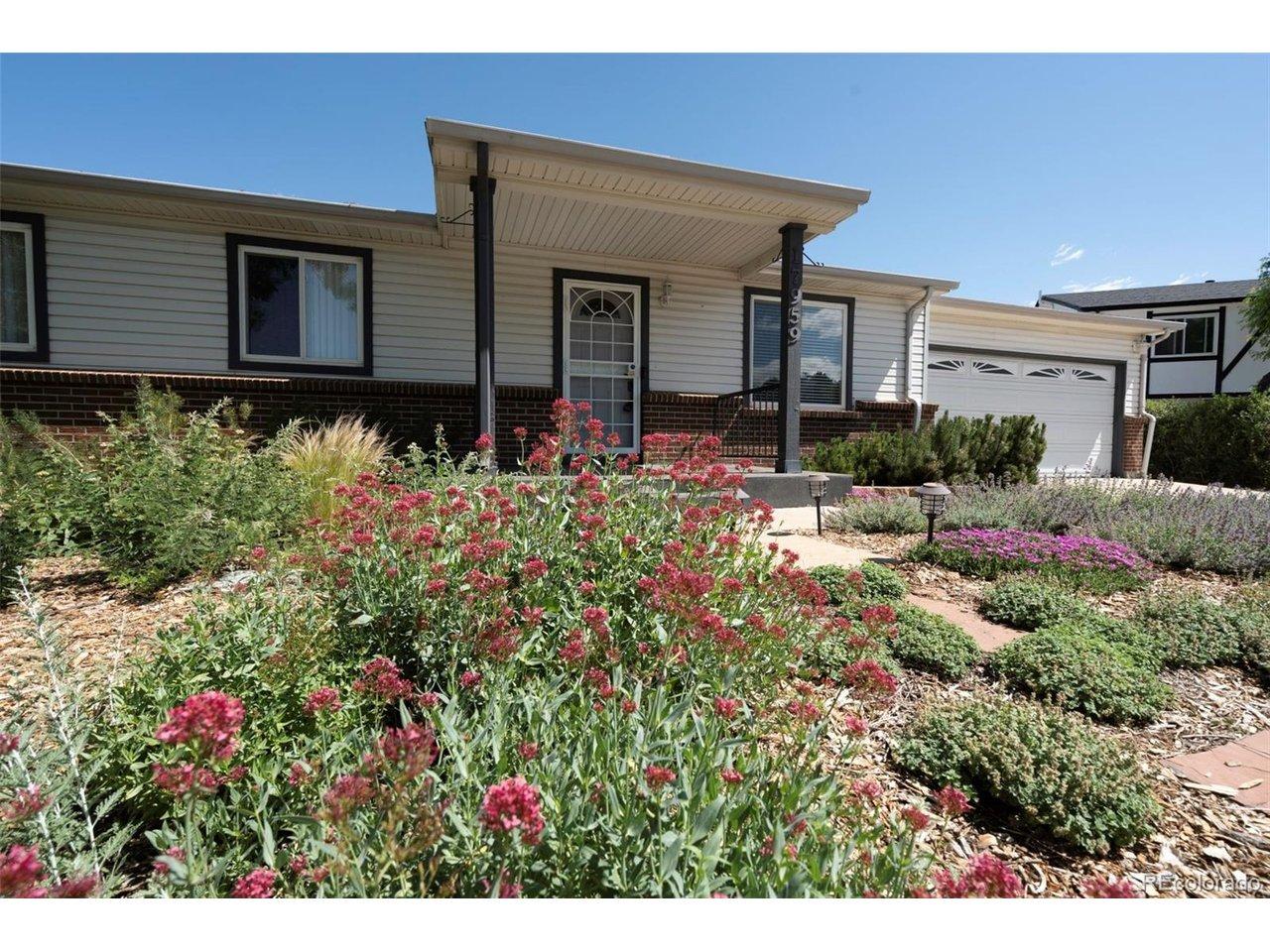 Image 3: Xeriscapes can have flowers, too!