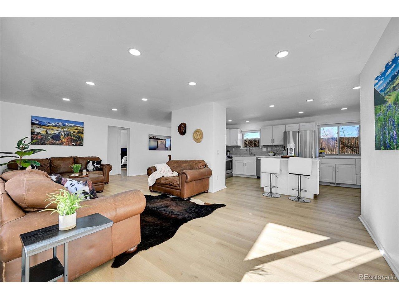 Image 4: Open concept main floor