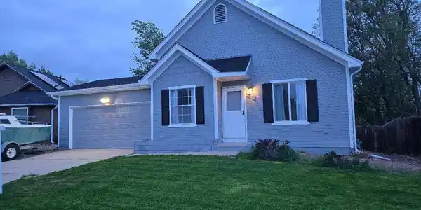 17605 E Temple