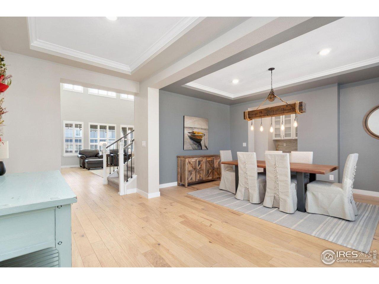 Image 4: Entry, Dining