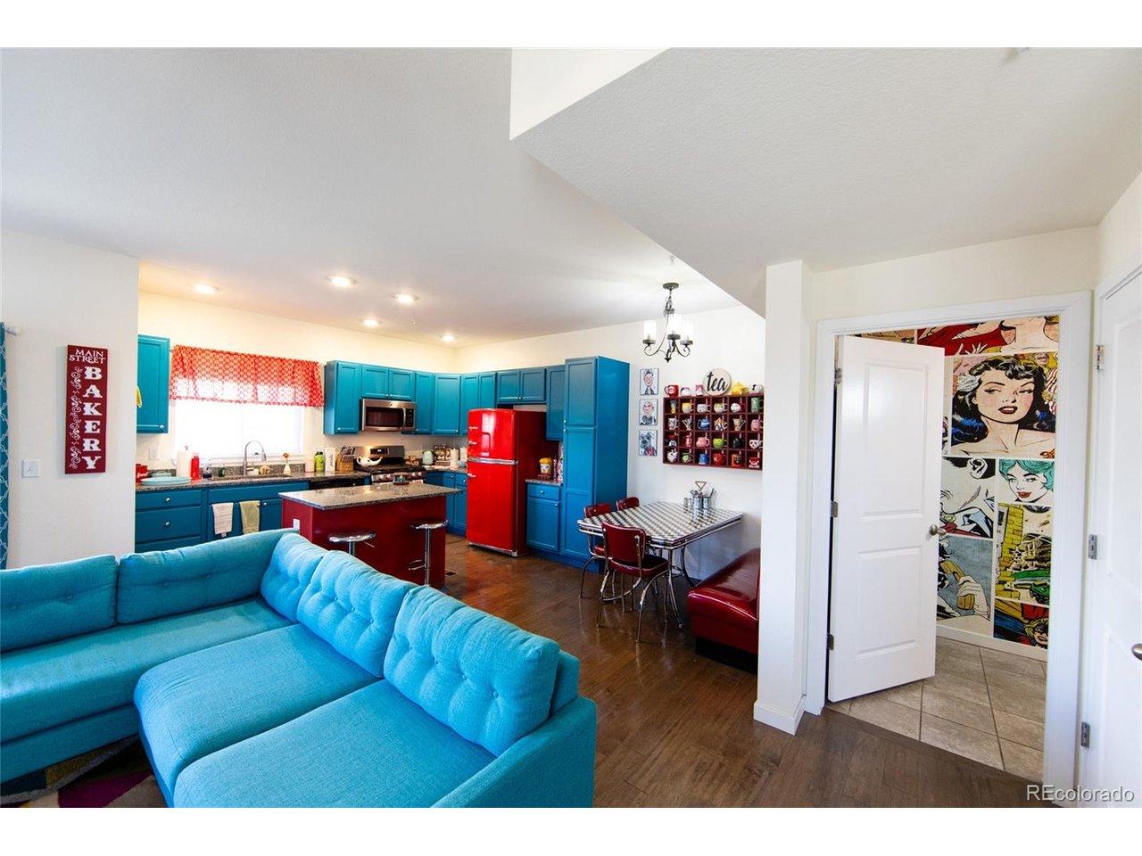 Image 3: Welcome to this awesome Thornton townhome!