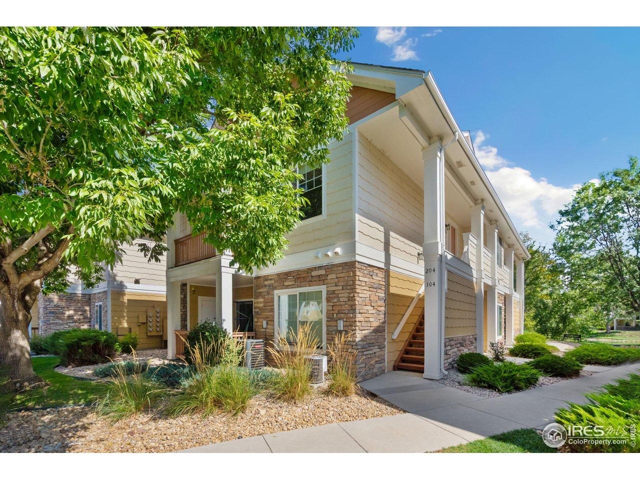 Image 2: Private 2nd floor unit!