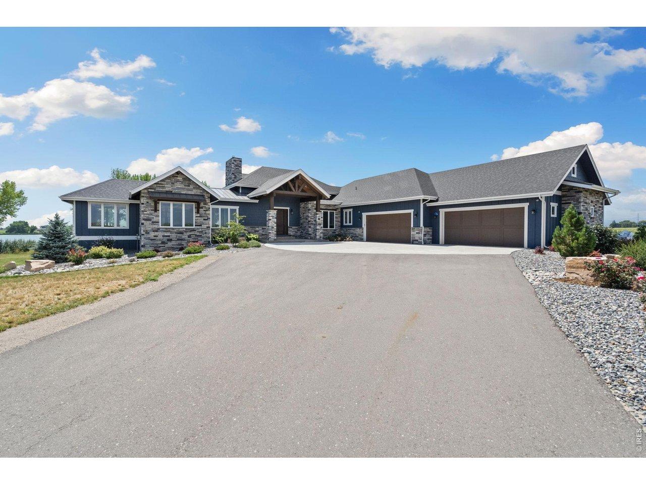 Image 3: 4 car garage for all your toys.