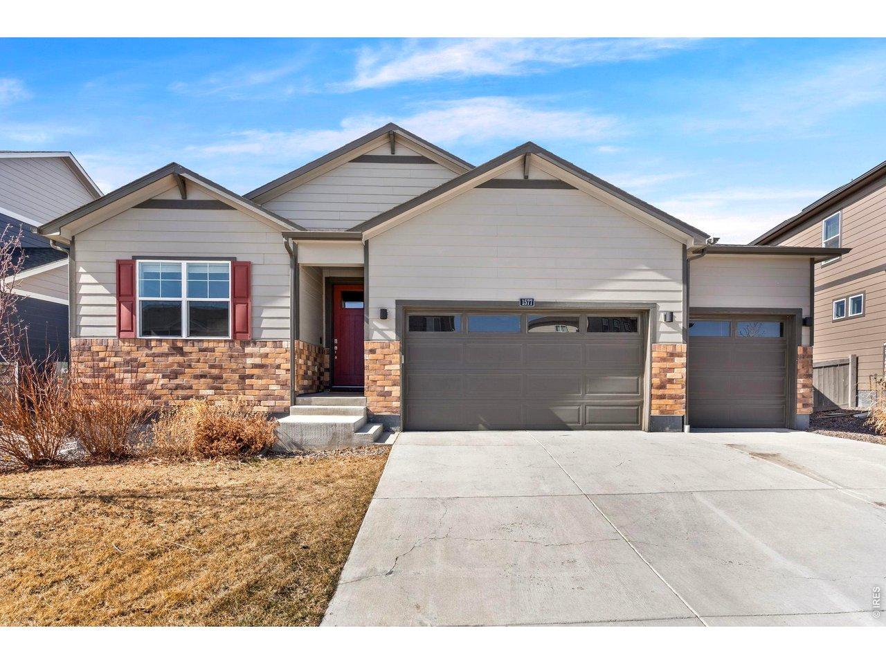 Image 1: Better than new- one level living updated and move in ready