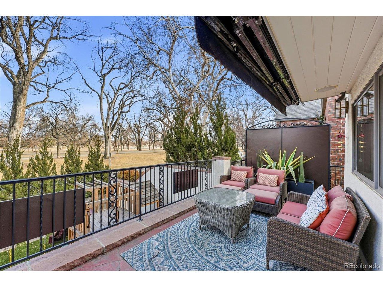 Image 4: Additional Front porch seating / living area