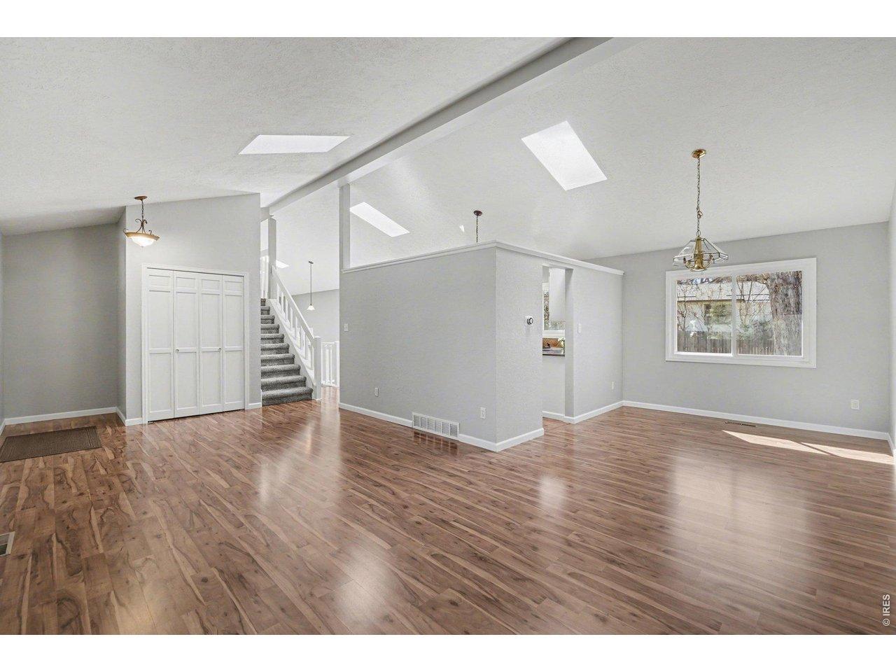 Image 3: Living Room / Dining Area Image 3: Living Room / Dining Area