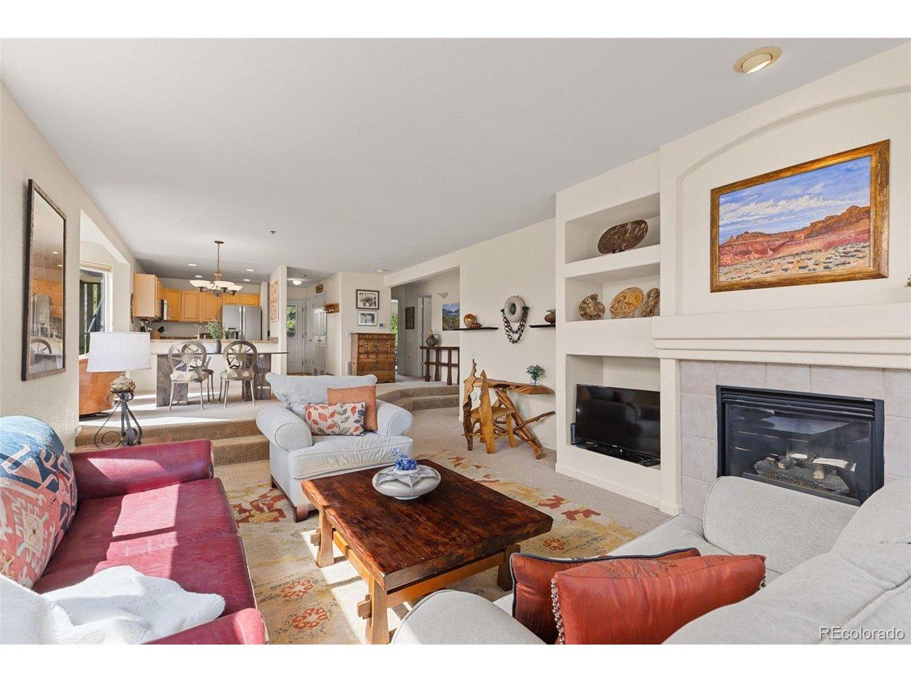 Image 4: Living Room