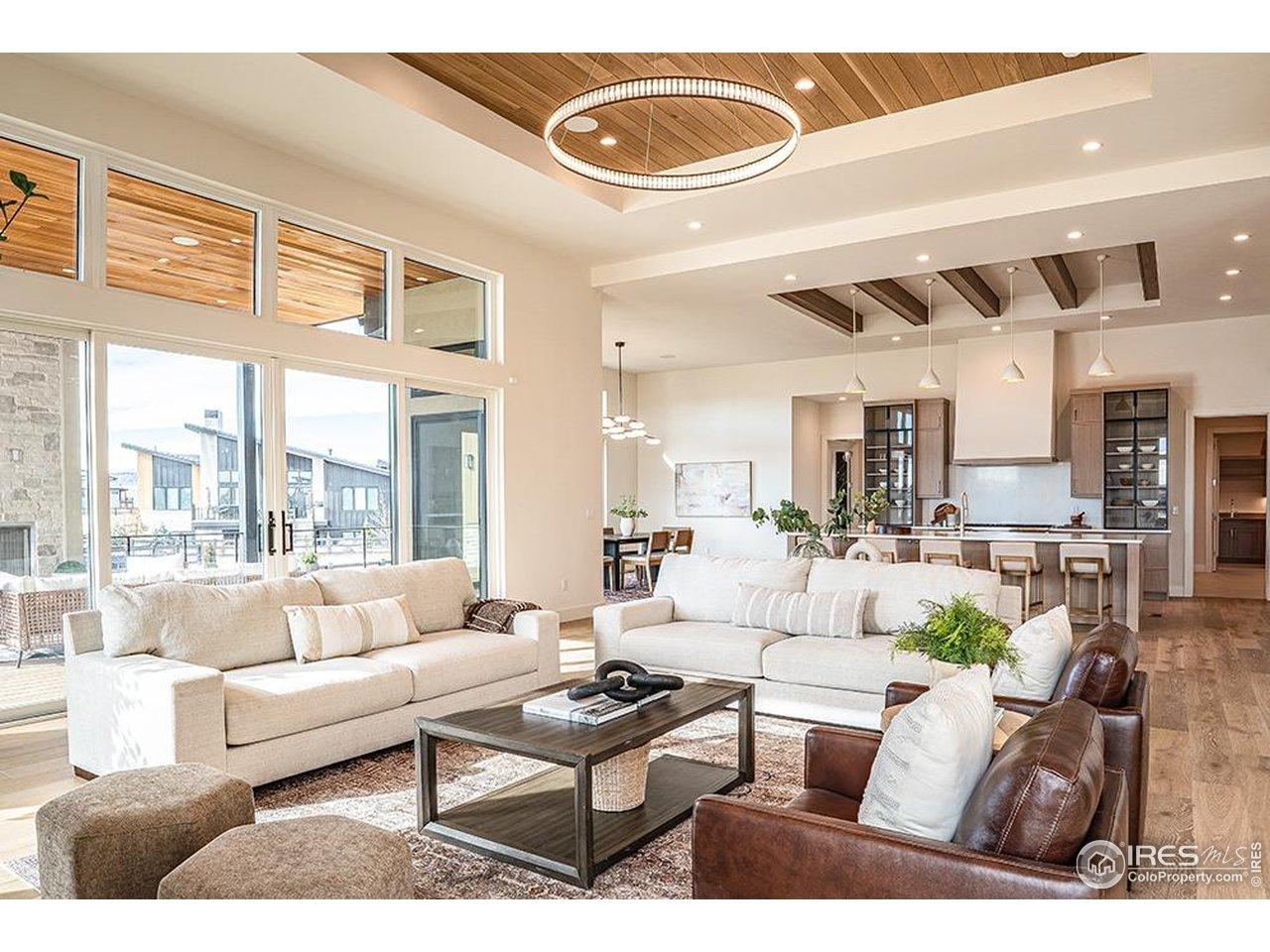 Image 1: Entertain to your heart's content