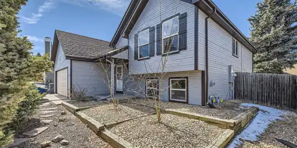 17652 E Temple