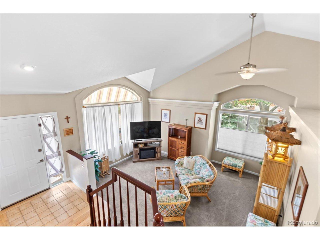 Image 4: Living room with vaulted ceilings Image 4: Living room with vaulted ceilings