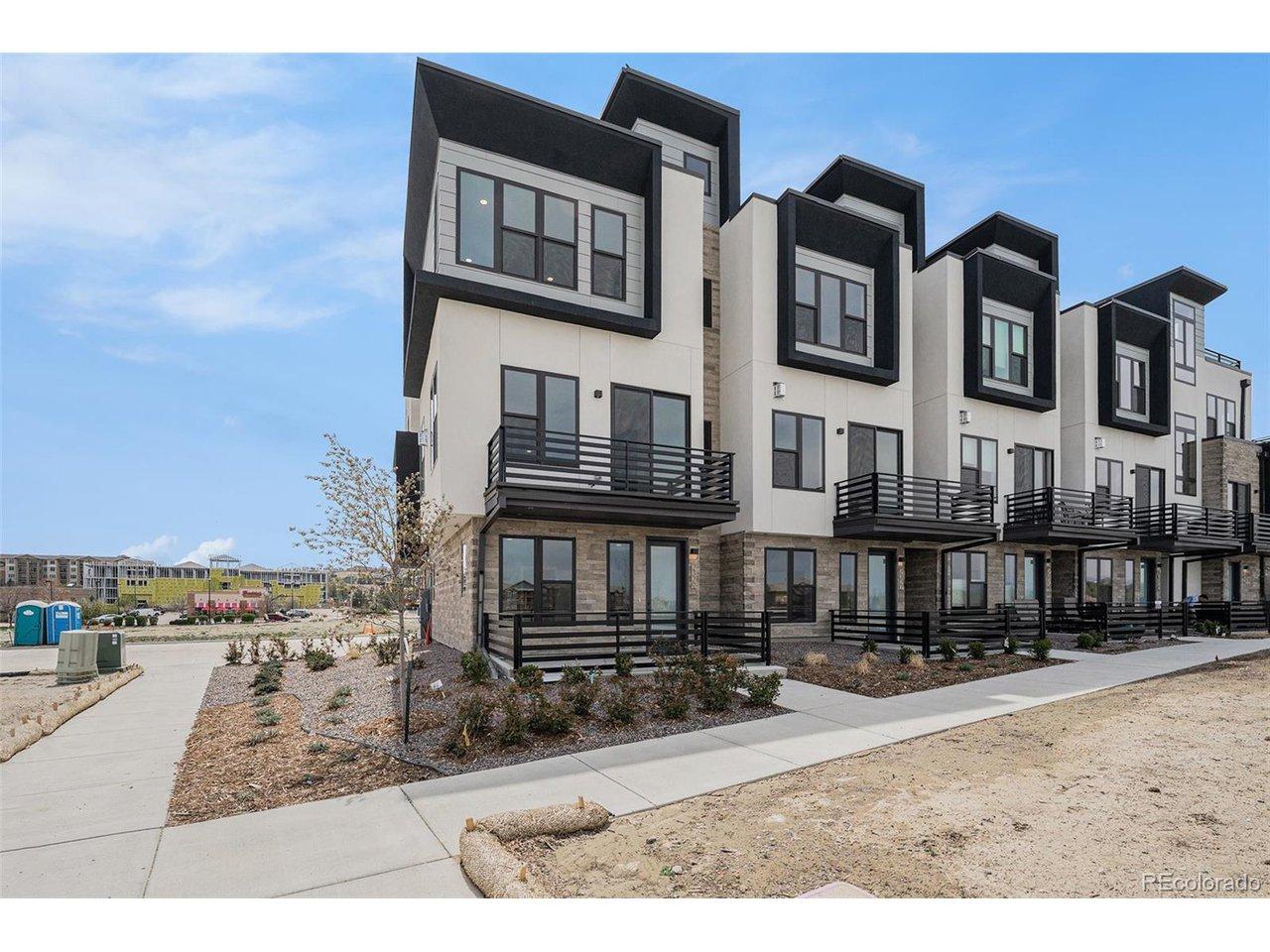 Image 2: Exterior Front Entrance / Patio