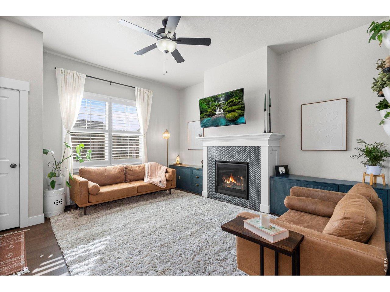 Image 4: Living Room with Volume Ceilings and Gas Fireplace Image 4: Living Room with Volume Ceilings and Gas Fireplace