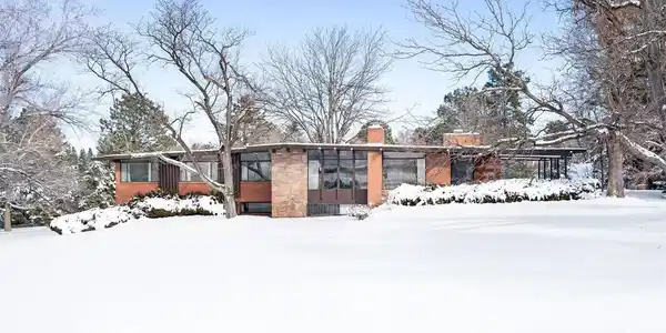 5501 Ridge