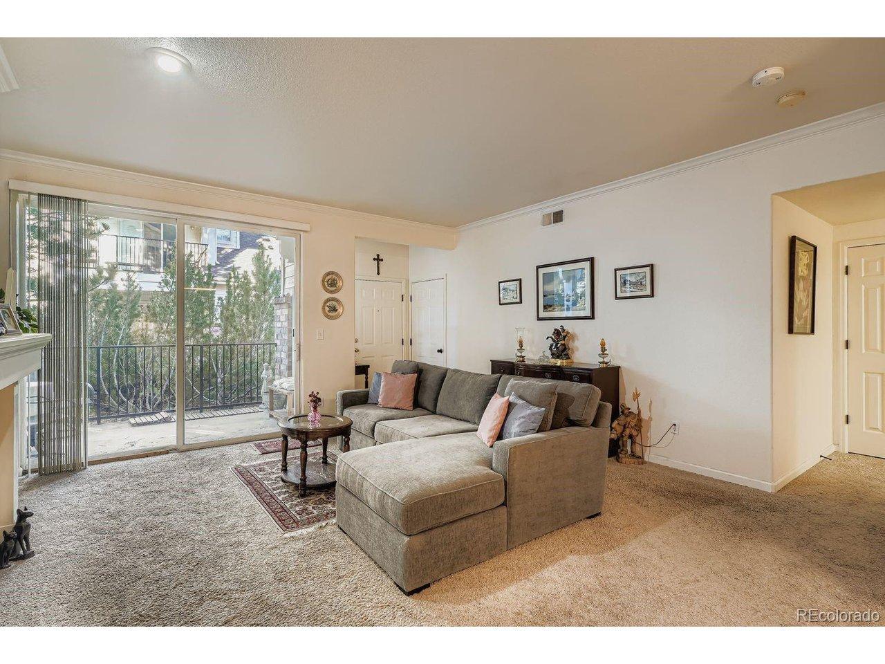 Image 3: Living Room
