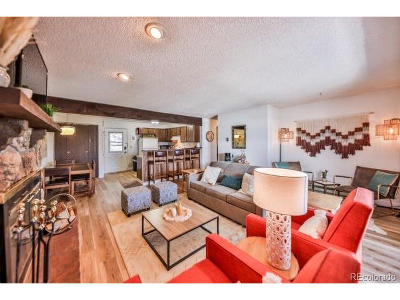 Image 4: Open layout from living room to kitchen